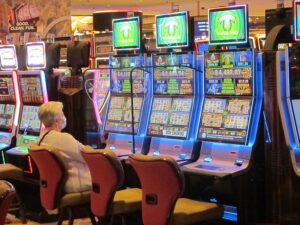 How is an Online Slot Similar to a Land-Based Slot Casino? 