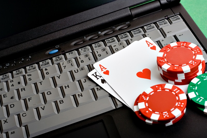 What makes online slots so popular among gamblers?