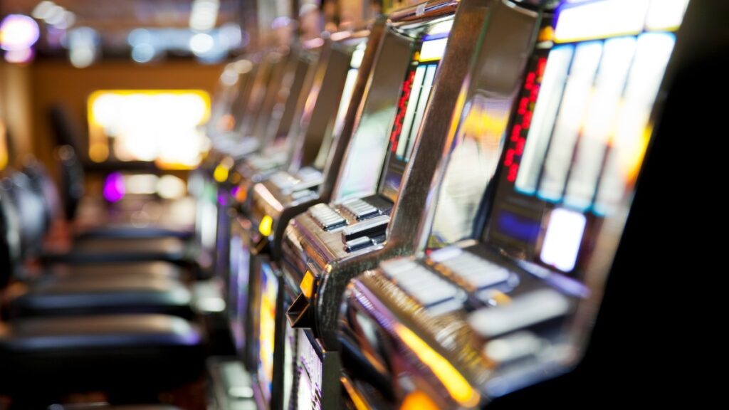 Benefits of Playing Slot Machine Online